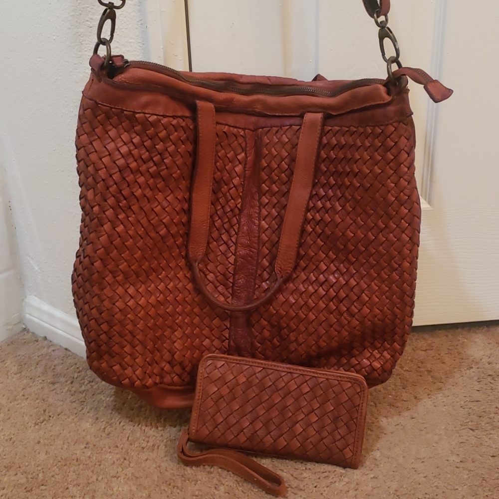 TRADES OF HOPE LEATHER TRAVELER BAG & WRISTLET SET